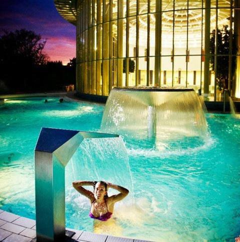 ספא Aux Pieds Des Thermes מראה חיצוני תמונה
